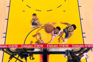 勇闯矮人国！唐斯篮下连续拼前场板 最终补篮得手