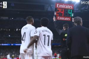 首发中卫都被换下!阿拉巴换下赫伊森,罗德里戈换下居莱尔 首发中卫都被换下!阿拉巴换下赫伊森,罗德里戈换下居莱尔