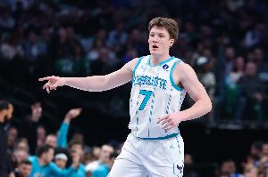 三球：克尼佩尔球商很高 攻防两端他都能扛起责任