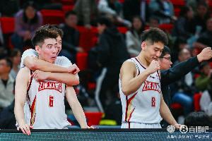 你们外线真准!半场陆文博三分6中3&程帅澎三分4中3 二人合砍19分