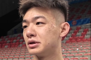 杨阿力:重回北京很感慨 要继续向哥哥们多学习 今晚跟他们干一下 杨阿力:重回北京很感慨 要继续向哥哥们多学习 今晚跟他们干一下