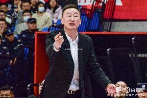 记者:青岛顶过人员荒最困难时期 再战广州全队需打起12分精神 记者:青岛顶过人员荒最困难时期 再战广州全队需打起12分精神