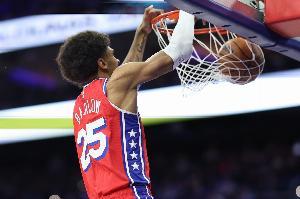 生龙活虎！巴洛半场9中6砍下15分8板1助2断1帽 5前场板&首节11分