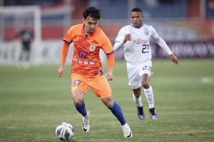 津媒:泰山球员吴兴涵大概率租借津门虎,上演“游子回乡”戏码 津媒:泰山球员吴兴涵大概率租借津门虎,上演“游子回乡”戏码