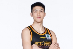 这个老六真的6!庞峥麟新秀赛季就进全明星首发+国家队集训名单