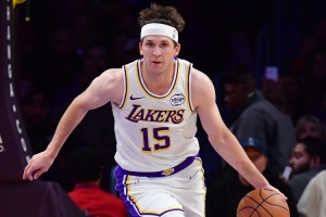 雷迪克：里夫斯移动看起来非常棒 看起来很像他自己！