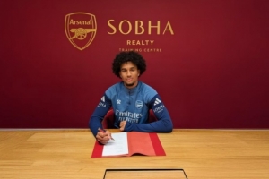 阿森纳官方:已为一线队出场6次,斯托克城18岁后卫迪克森加盟