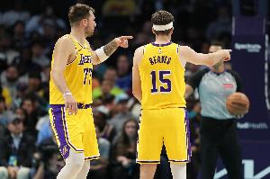 你想不想东契奇？里夫斯：不不不 一点也不