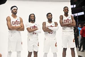 巨变？文胖：骑士向雄鹿询问字母 与独行侠讨论AD 就快船商量哈登