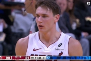 有点尴尬了！热火球员第四节罚球时 主场球迷大喊我们要字母哥