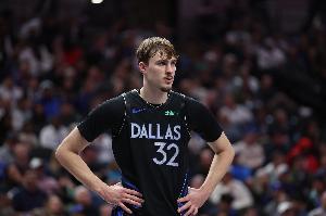 身高臂长！弗拉格半场13投7中 拿到14分4篮板4助攻1盖帽