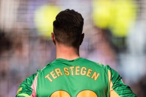 世体：特狮的情况可能比预想严重得多，类似登贝莱在巴萨时的伤病