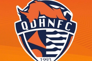 青岛海牛官方：郑龙退役成为一线队助教，张弛等11名球员离队