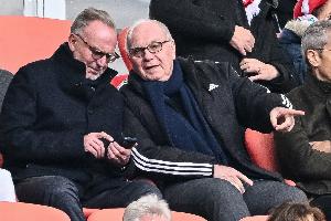 记者:拜仁计划在加利福尼亚开设青训学院,挖掘美国市场人才 记者:拜仁计划在加利福尼亚开设青训学院,挖掘美国市场人才