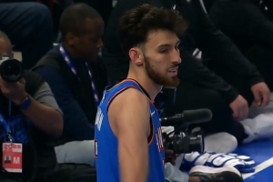 偏向虎山行？班凯罗收球试图迎着切特上篮 被直接帽翻在地