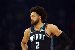 不愧为全明星！坎宁安次节独揽15分带队领先19分 半场砍17分7助