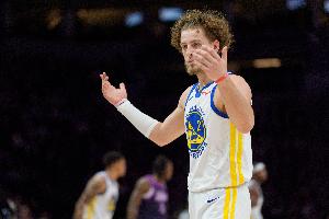 贡献不多失误不少！波杰姆斯基8中3拿到8分2板2助1帽 4次失误