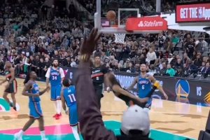 满场飞奔！文班亚马篮下大帽 直接反击空接单手点进2+0