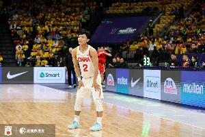 媒体人：徐杰这崴脚情况 打联赛都费劲了 哪还能打国家队