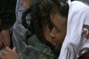 那就在这里告别吧！加兰赛后与骑士前队友依依惜别 还抹了抹眼泪