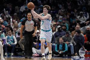 克尼佩尔：不把连胜看作整体来考量这是制胜之道 我们会变得更强