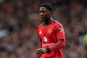 记者:曼联希望赛季结束前与梅努续约,即将与其谈判