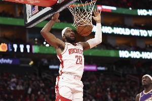 内外开花！奥科吉底角三分&突破暴扣 个人包揽火箭前5分