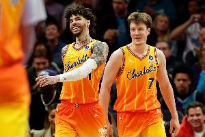 打的就是精锐！黄蜂本季赢过西部前四所有球队：雷霆马刺掘金火箭