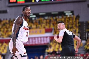 难救主！萨姆纳12中10拿到26分4助 罚球6中6