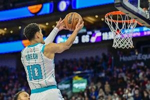 攻防奇兵！约什·格林替补4中4高效拿下14分2板2助3断1帽