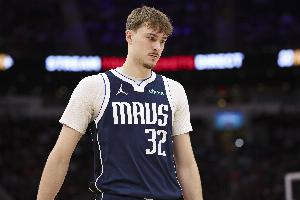 球队领袖！弗拉格第三节6中5砍下11分 带队将分差缩小至3分