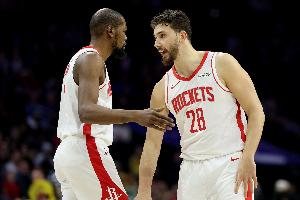 火箭VS黄蜂首发：杜兰特&申京领衔长人阵 三球率队力拼8连胜