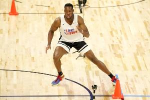 Scotto：76人已经和查尔斯·贝西签下一份10天短合同