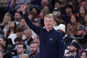 就是投！勇士上半场出手37记三分 创造NBA历史半场纪录