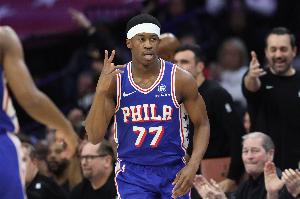 打得可以！埃奇库姆16中7拿到19分10板2助4断