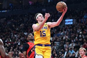 里夫斯谈接锅三分:克莱伯最后1.1秒传过来 我直接出手就投进了