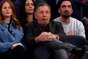 看不下去了？尼克斯大比分落后 老板多兰第四节未开打便提前退场