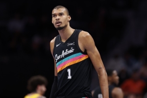 费尔顿：文班能到乔鲨科詹那个级别 不会再见到他这种球员了