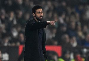 科贝电台：阿韦洛亚频繁改变球员位置，这种做法导致球队内部不满