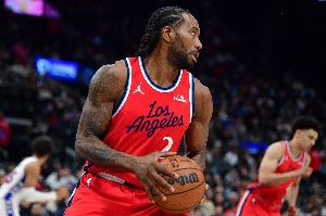 被严防死守！伦纳德半场8中3拿到14分4板3助2断