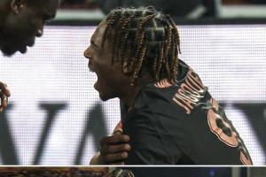 喝凉水塞牙！红军签莱奥尼首秀ACL，刚7200万敲定雅凯现肩部重伤