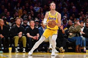 肯纳德：我从小就是詹姆斯的粉丝 能和他同场竞技是完整闭环