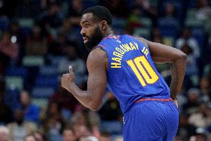 板凳匪徒！小哈达威半场7中5砍18分 打成3+1还造成一次三分犯规