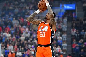 火力压制！科林斯和桑德斯相继飙中三分 快船轰17-3领先21分