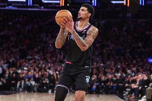 被阿德巴约隔扣！韦尔：我本来准备抢板 然后不幸的事发生了