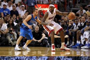 坏痞兔在“美国春晚”超级碗上献唱：巴里亚比詹姆斯在NBA先夺冠