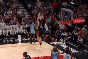 马健：杨瀚森让对手连投3三分 篮下两次被打2+1 绝对不能再这样了