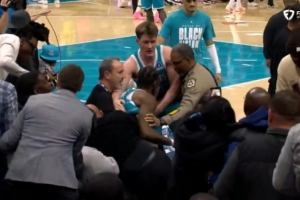 成熟新秀！黄蜂4号秀克尼佩尔整个冲突过程中一直在劝架