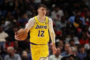 最后三分3连铁！拉拉维亚8投3中&罚球6中6得14分4板1助1断1帽