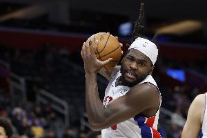 被驱逐！斯图尔特在球员通道时说：你们不会想让我只是坐在板凳席